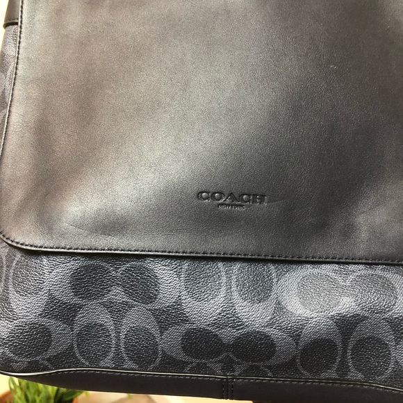 🆕 BNWT Coach signature messenger bag - Picture 3 of 8